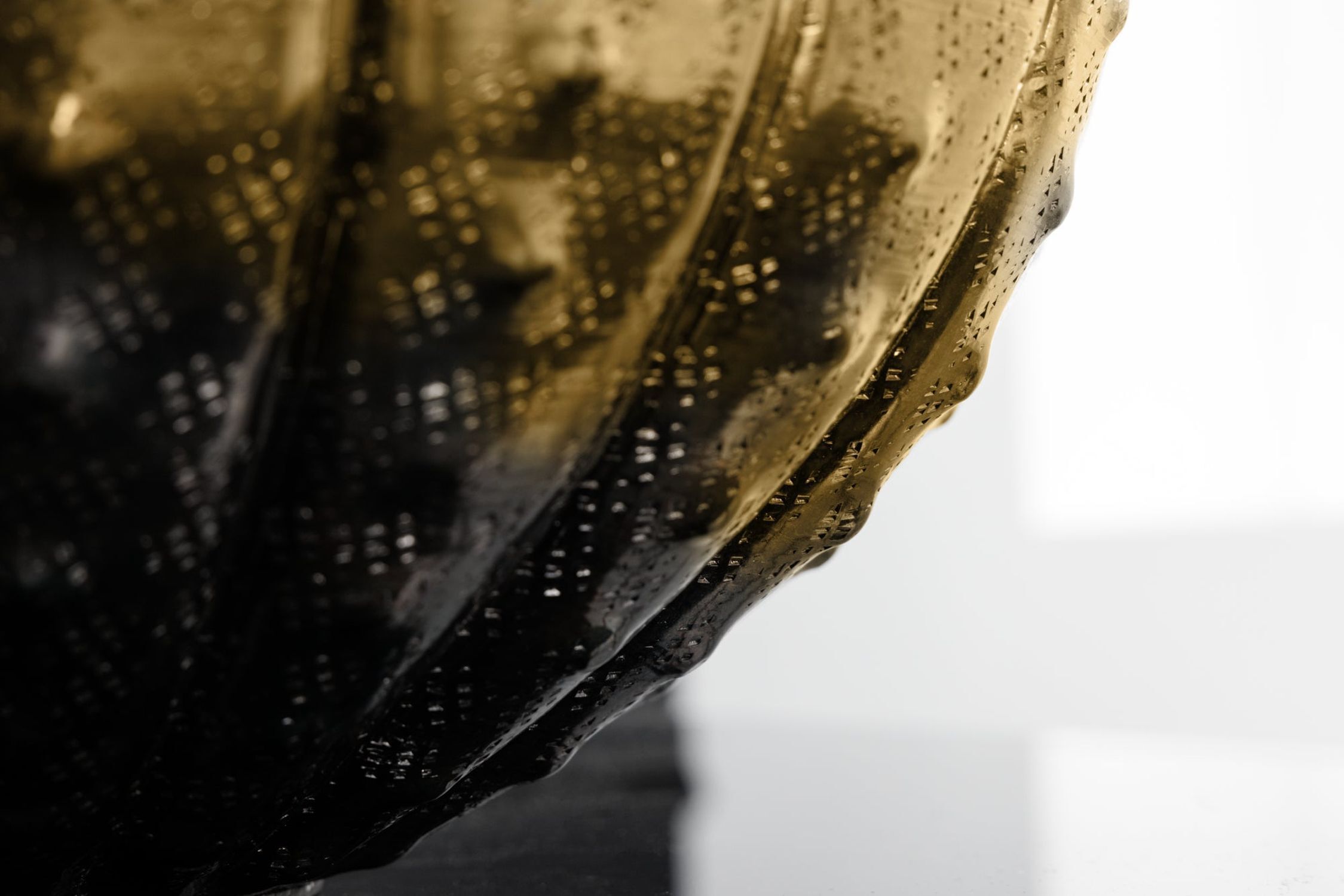 Vase métal rond Ø 30 cm martelé en or fait main Vase métal rond Ø 30 cm martelé en or fait main