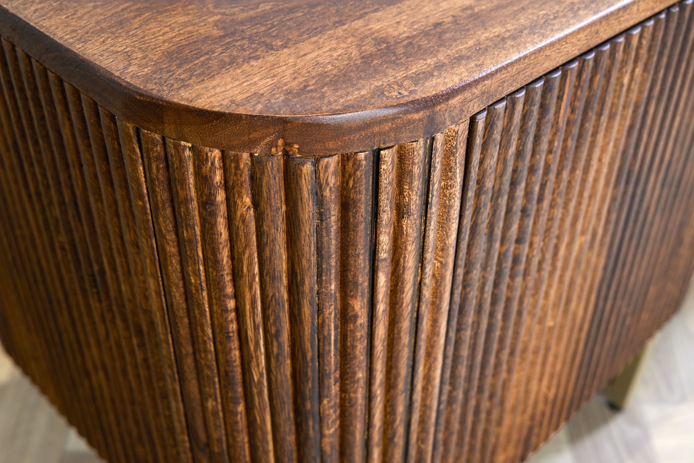 Hartholz, Innenarchitektur, Gebeiztes Holz, Holz, Paneele aus Holz