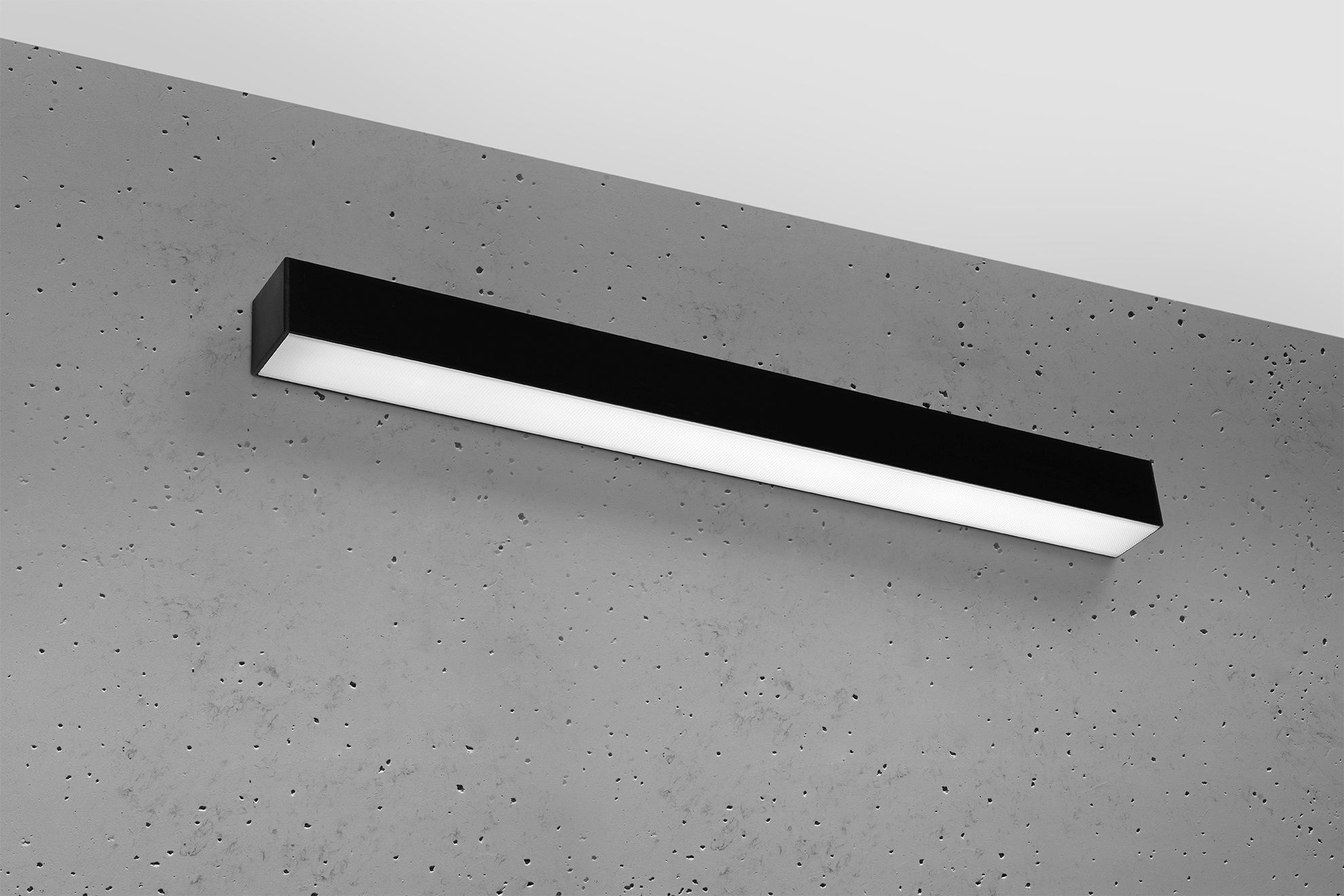 LED Wandleuchte Schwarz länglich 67 cm 4000 K blendarm