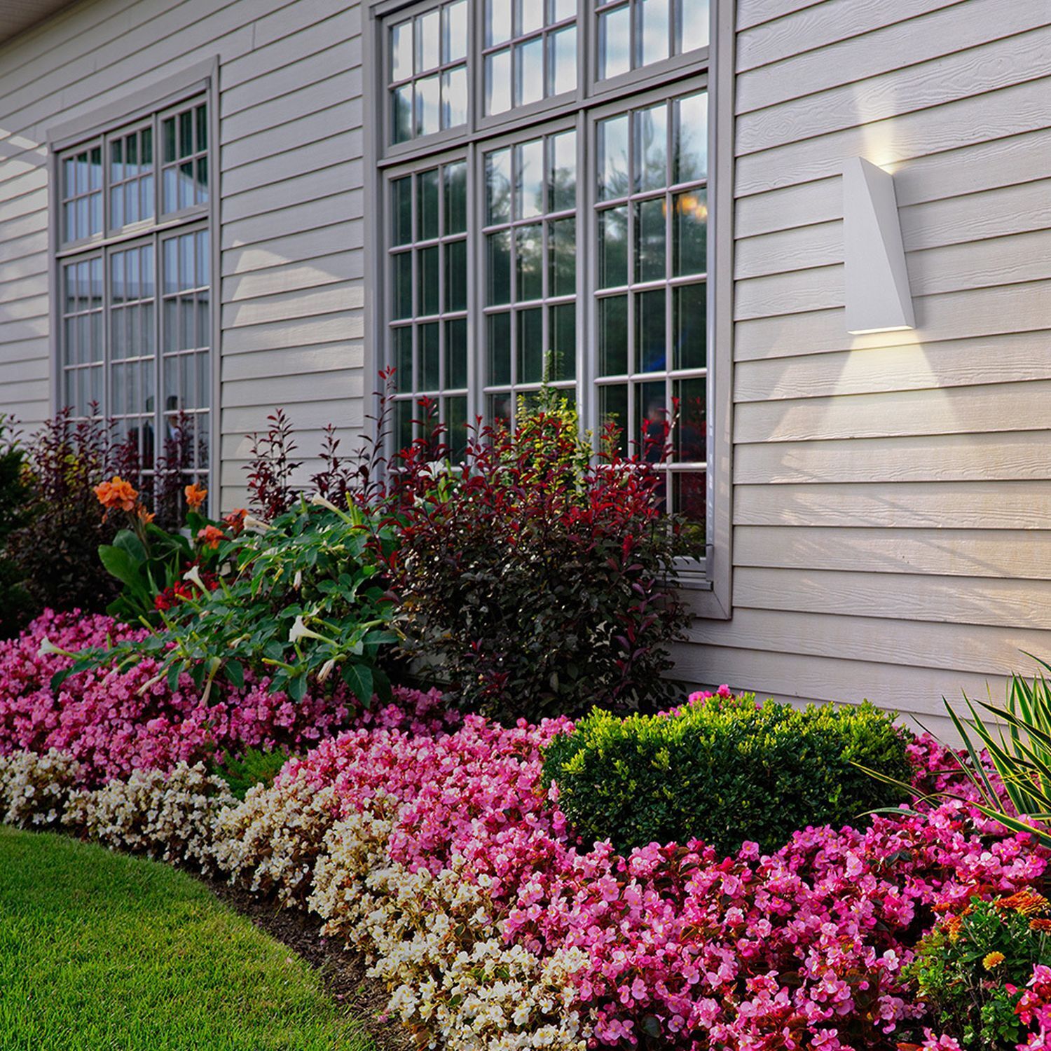 Außenlampe Wand Metall LED IP54 20 cm hoch Up Down Weiß Geranie, Gras, Garten, Bewuchs, Innenarchitektur