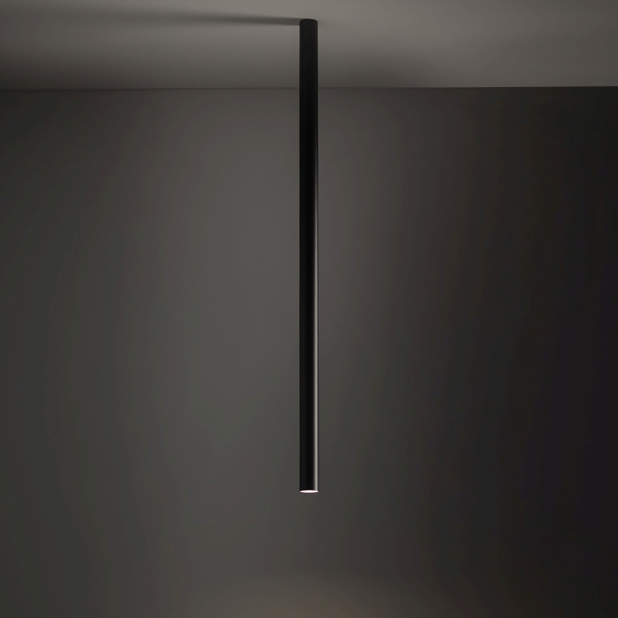 Pendel-Lampe, schwarze Leuchte, minimalistisch, linear, hängende Lampe