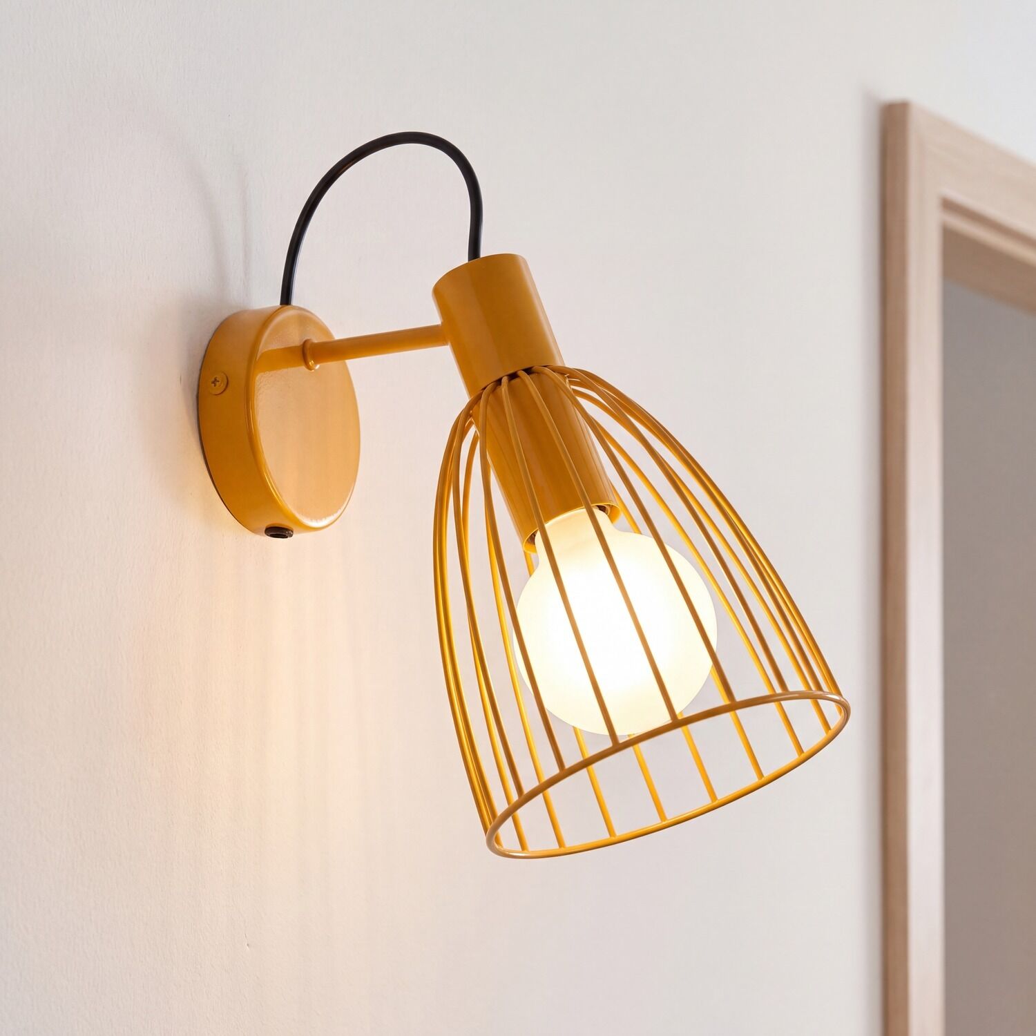 spots-kinderzimmerlampe-wohnzimmerbeleuchtung-navik-1x-e27-bis-40w-ockergelb-metall-fuer-wohnzimmer-kinderzimmer-bad-le128991-02 Wandlampe, Wandleuchte, Metallkonstruktion, Gitterdesign, Goldfarben