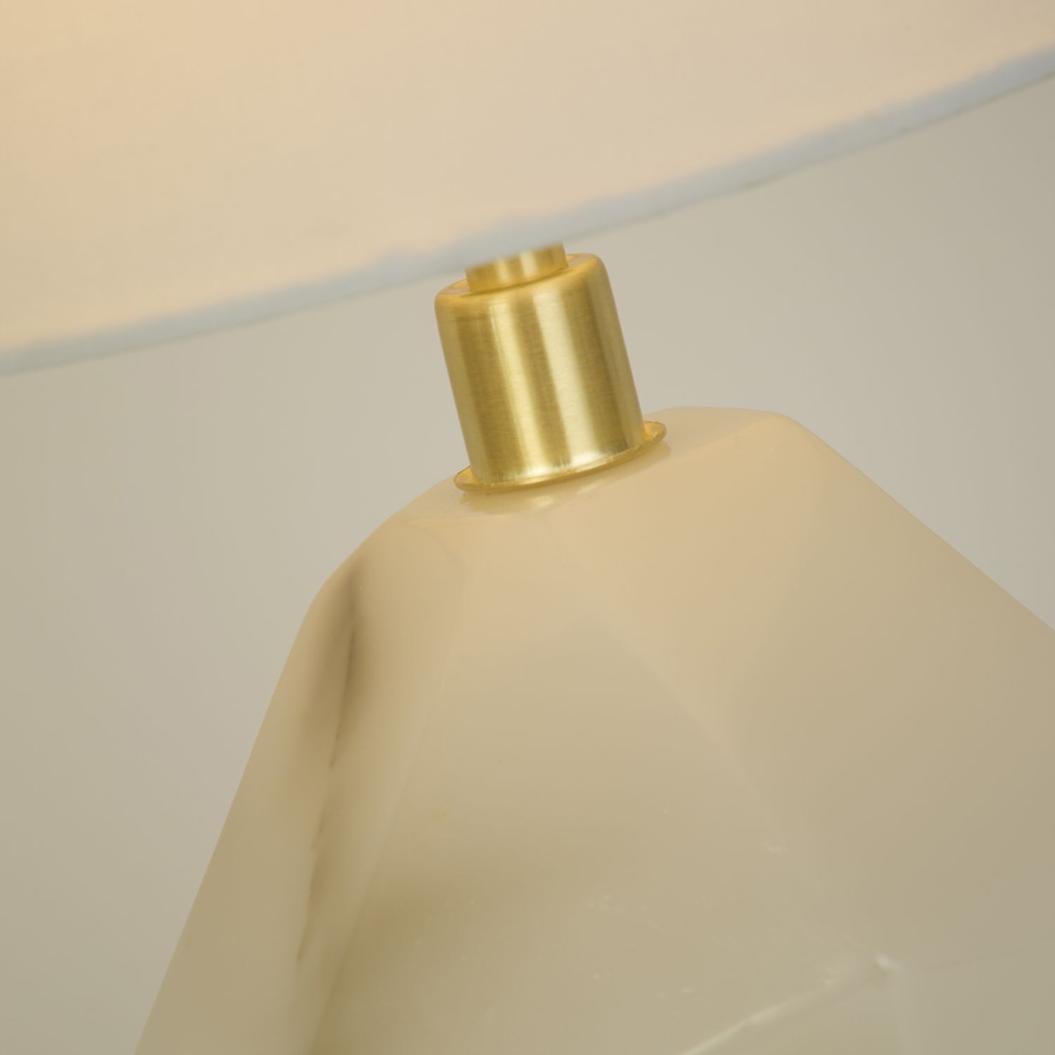 Lampe de table Blendarme résine tissu 55,5 cm confortable blanc