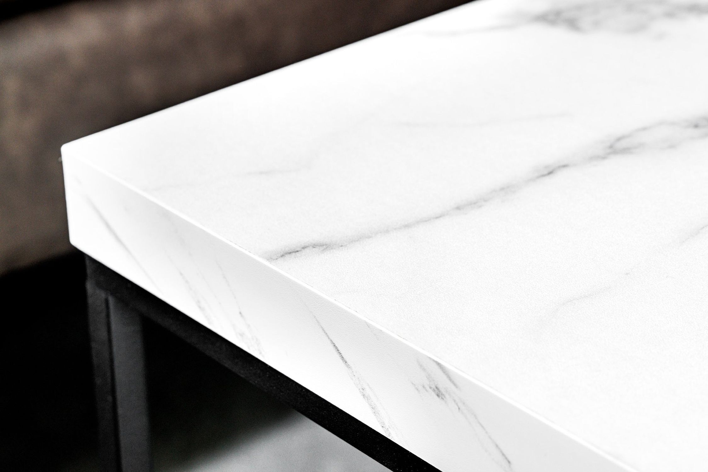 Table d'appoint en noir blanc 40 x 40 cm aspect marbre