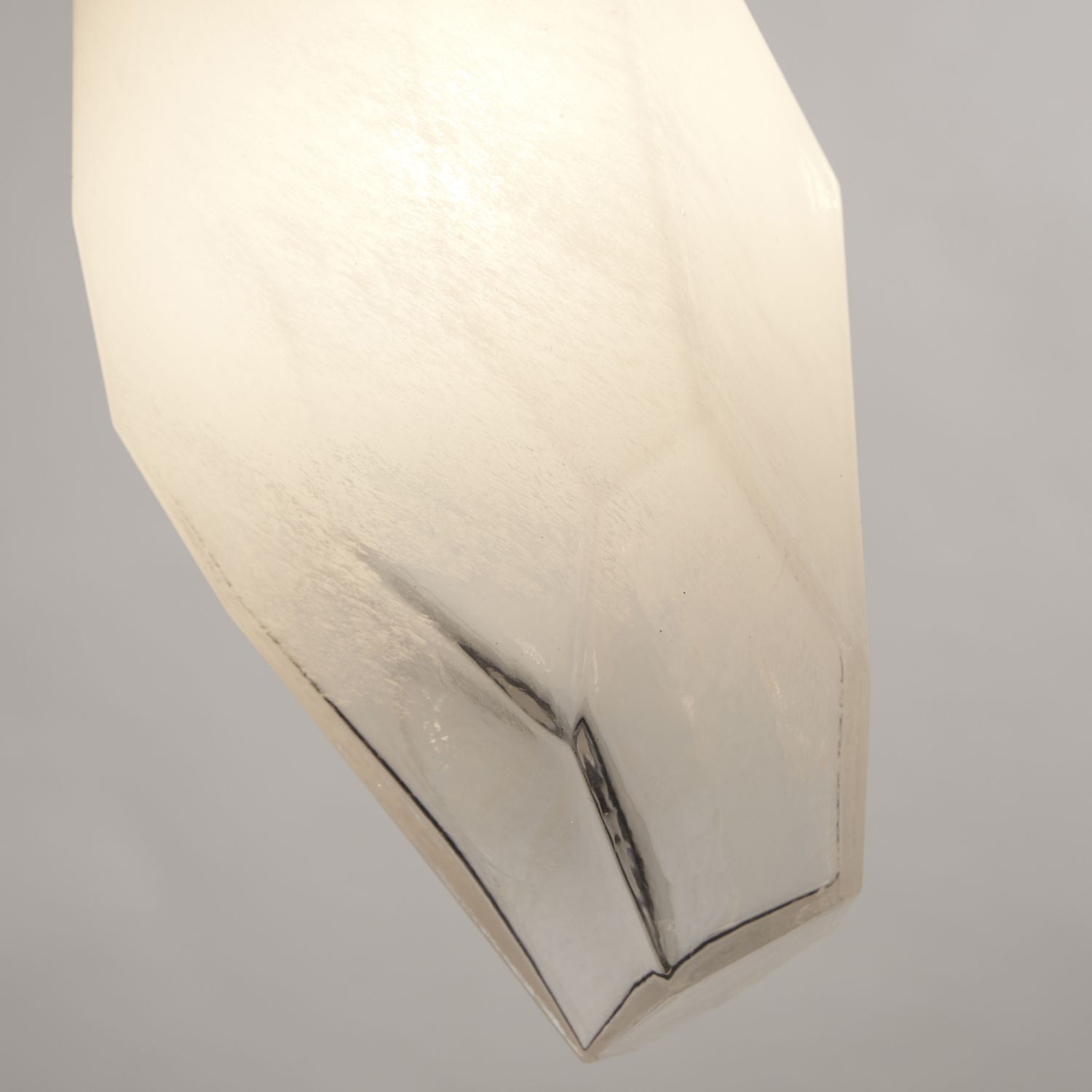 Lange Pendelleuchte Glas Metall 78 cm in Messing Weiß