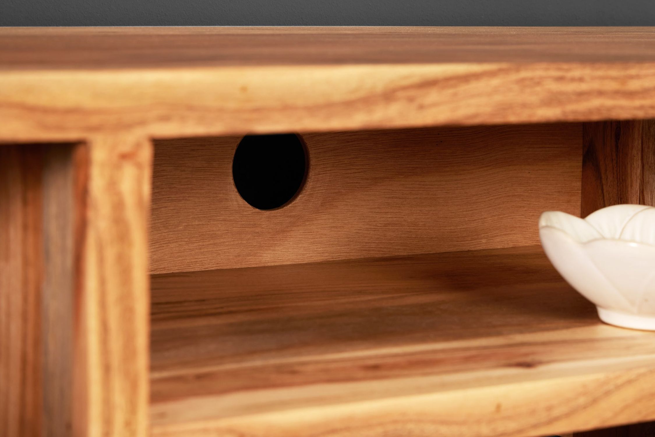 TV Lowboard hängend Akazienholz Metall 160 cm Baumkante Holz, Hartholz, Gebeiztes Holz, Sperrholz, Loch