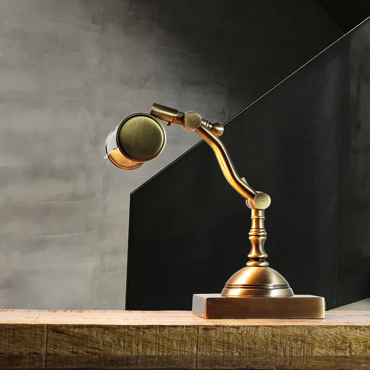 Edle Tischleuchte aus Echt-Messing Premium Lampe, Bronze