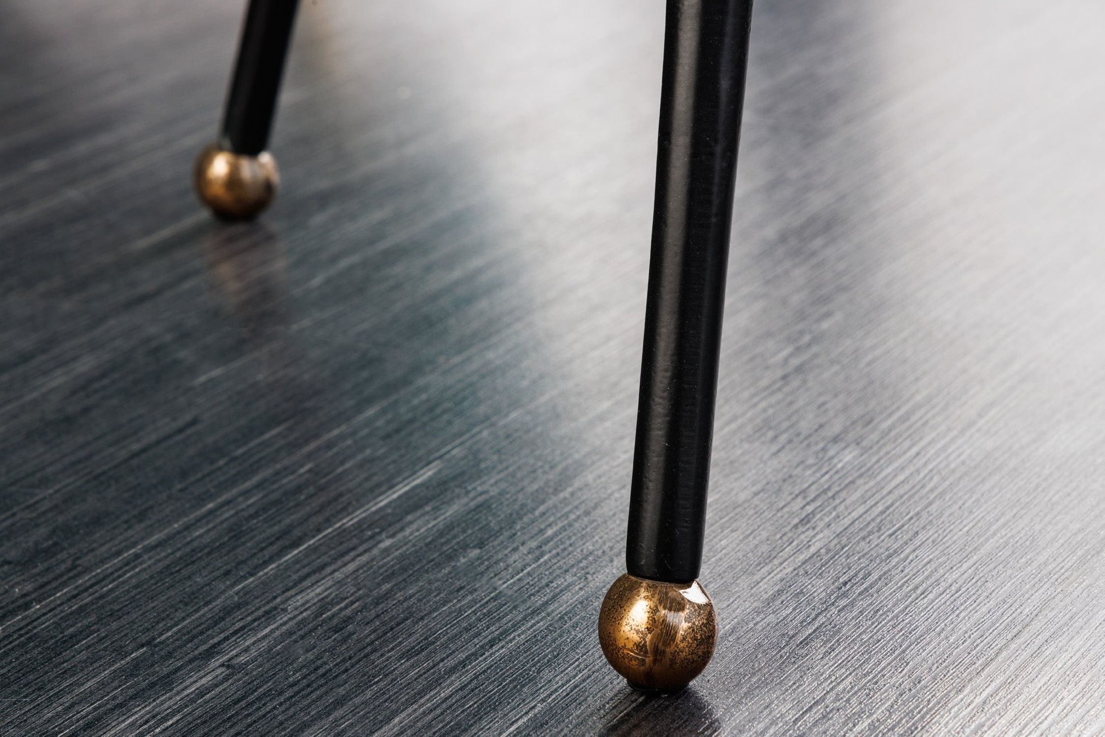 Couchtisch Metall in Gold Schwarz 56x58 cm Handarbeit Klub Mace, Waffe