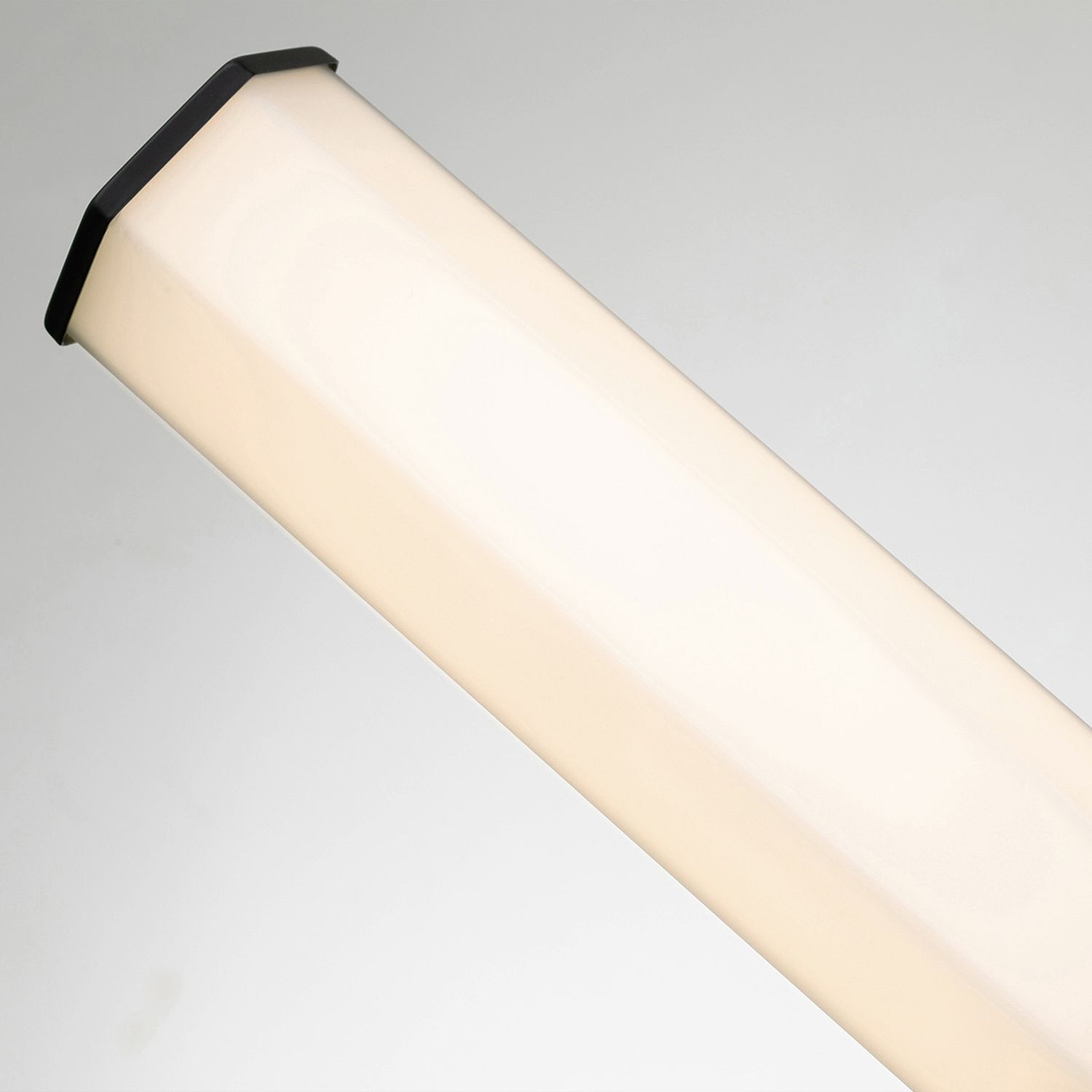 Applique LED salle de bain IP44 H : 65,9 cm allongée noir blanc