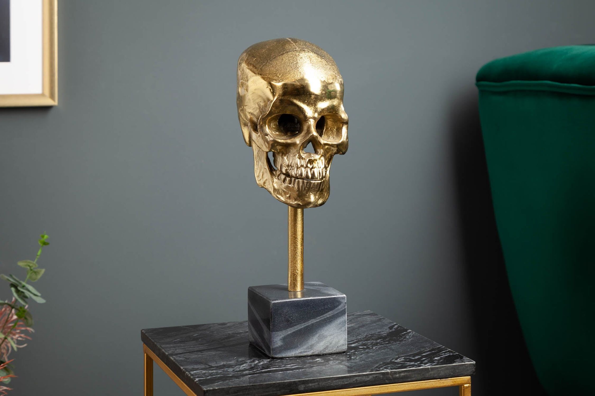 Statue décorative Tête de mort en or noir H : 35 cm Métal Marbre