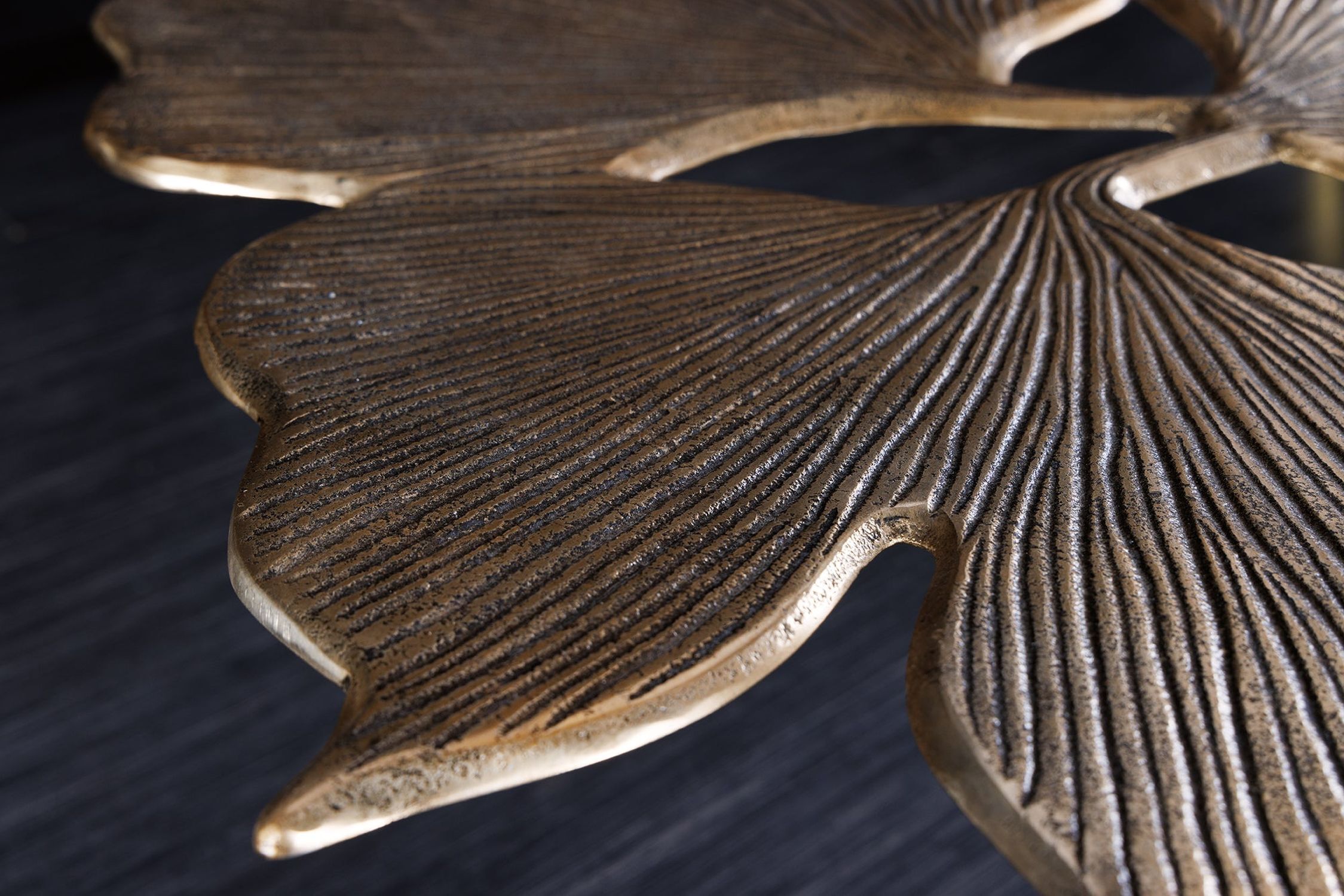 Couchtisch Metall in Gold Schwarz 75x73 cm Handarbeit Drinnen, Innenarchitektur, Holz, Blatt, Pflanze