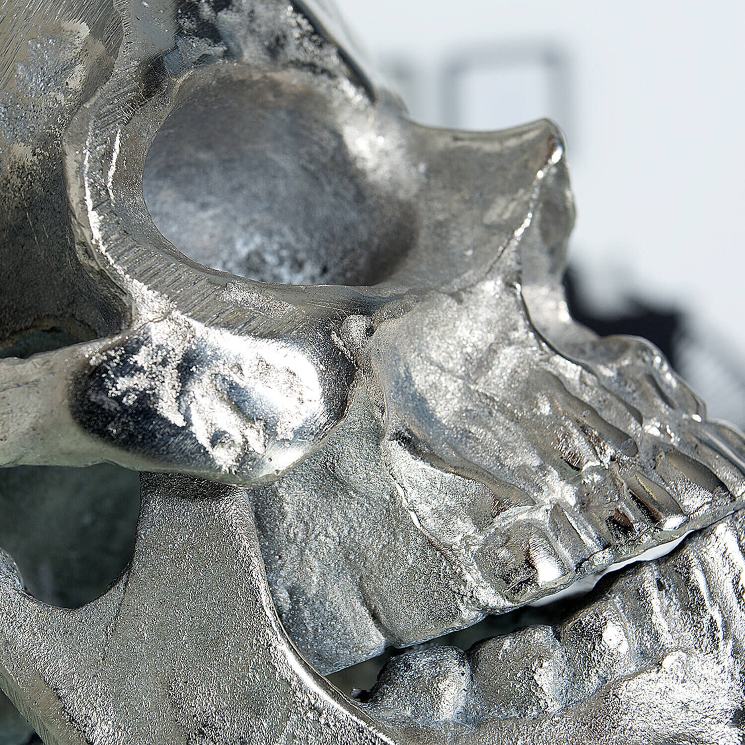 Gothic Tischlampe Modern Totenschädel Silber Schwarz Aluminium