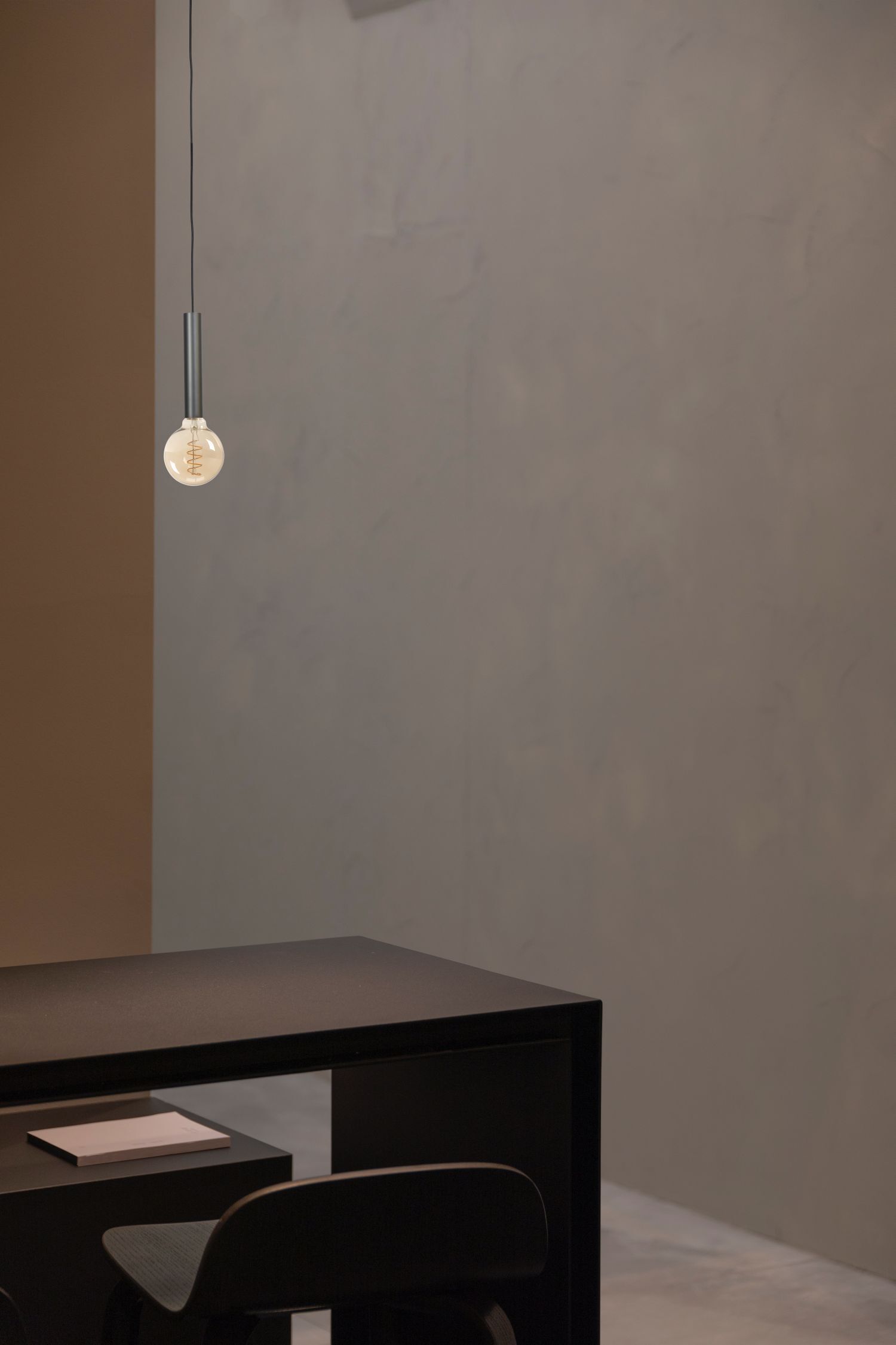Lampe à suspendre métal noir ajustable pour E27 ESJA