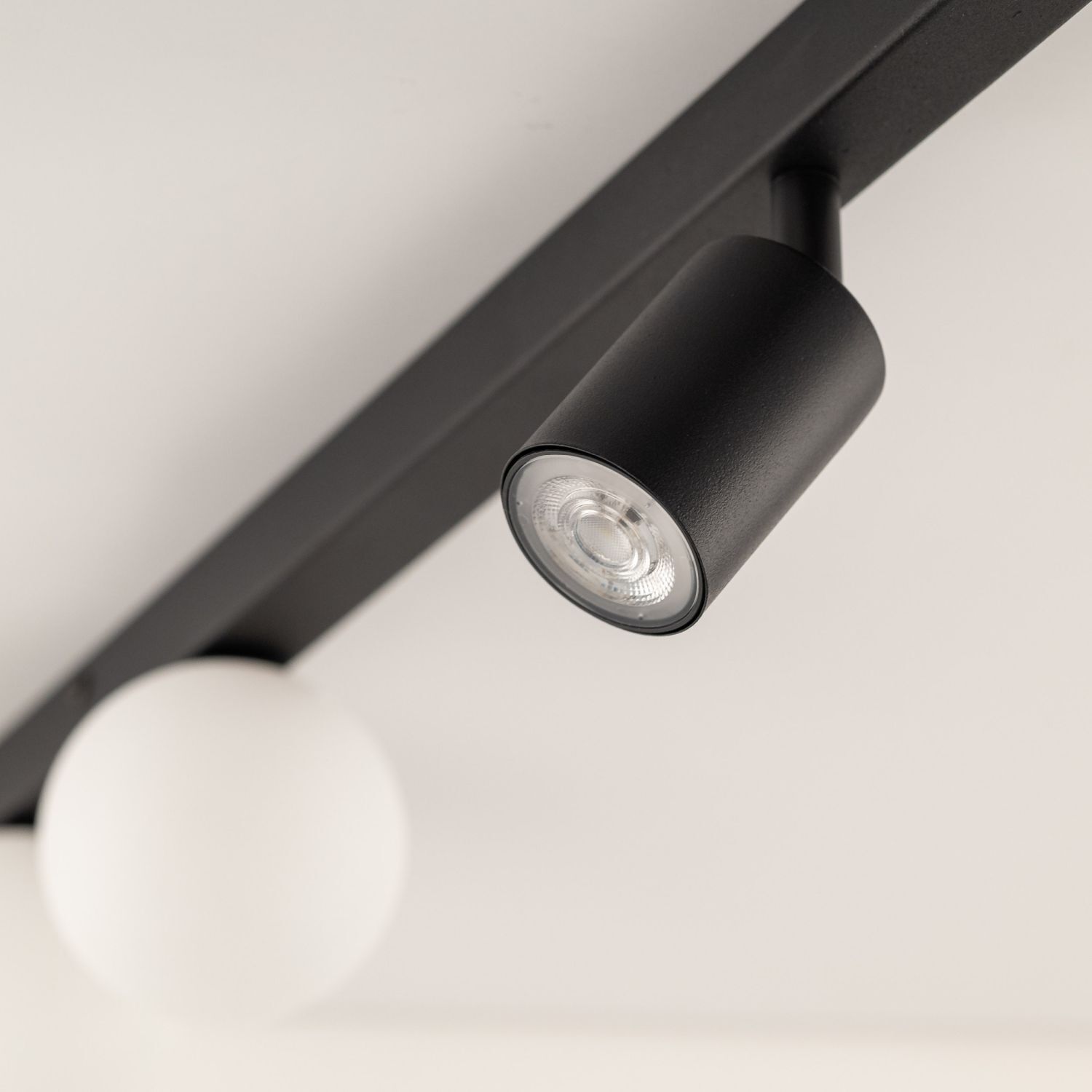 Deckenstrahler 115 cm lang Metall Glas 2x GU10 + 2x G9 Beleuchtung, Lampe, Deckenleuchte