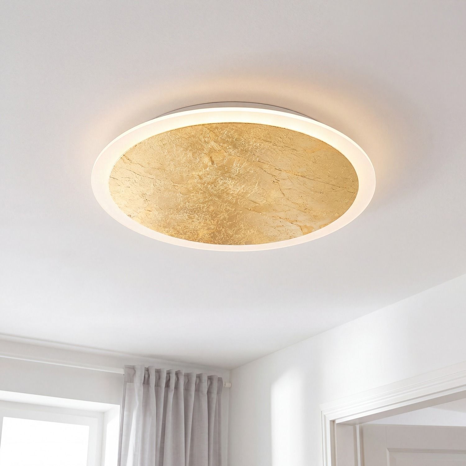 deckenleuchte, deckenlampe, runde lampe, goldfarbener rand, zimmerbeleuchtung