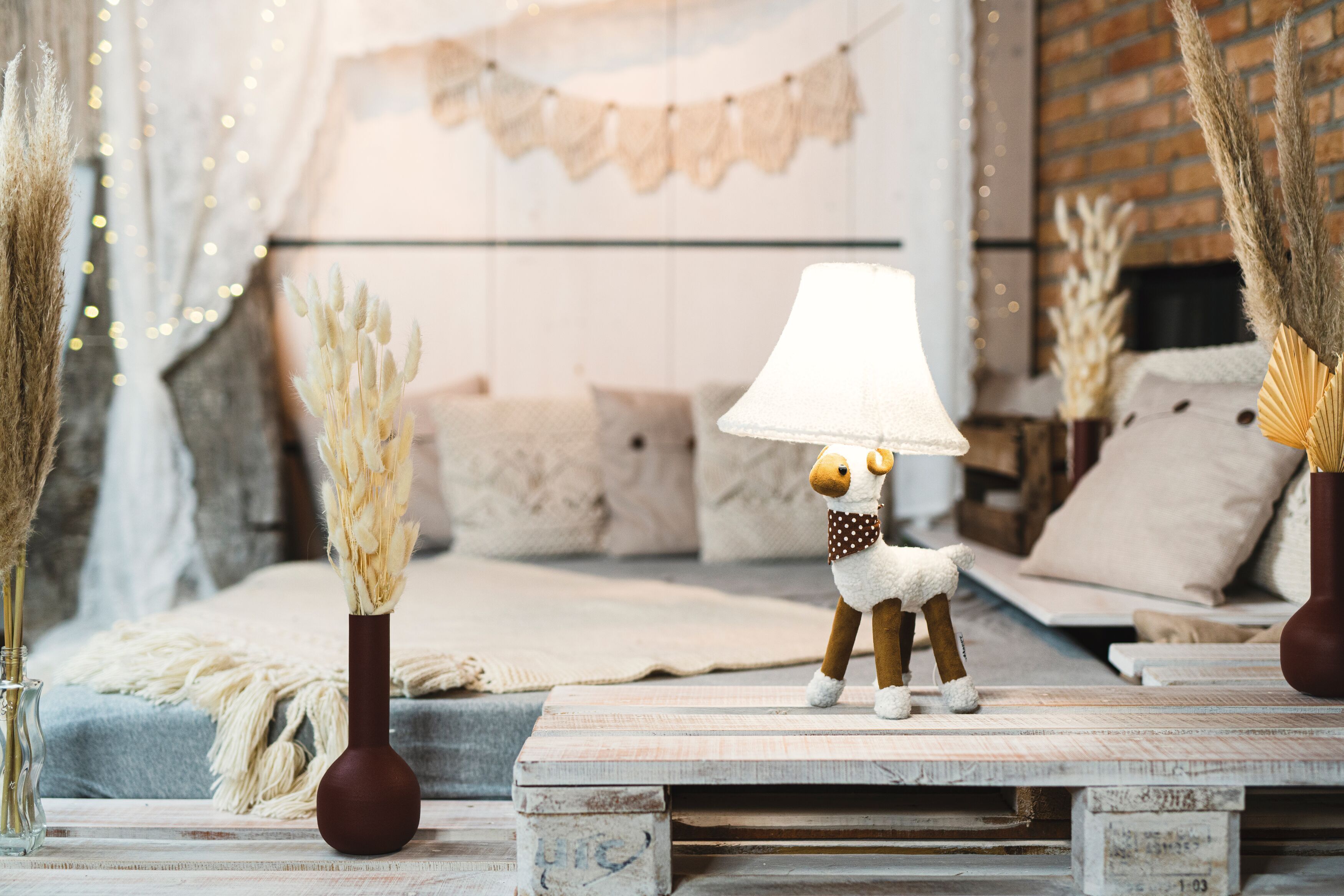 Innenarchitektur, Lampe, Dekoration für Zuhause, Tischlampe, Kissen