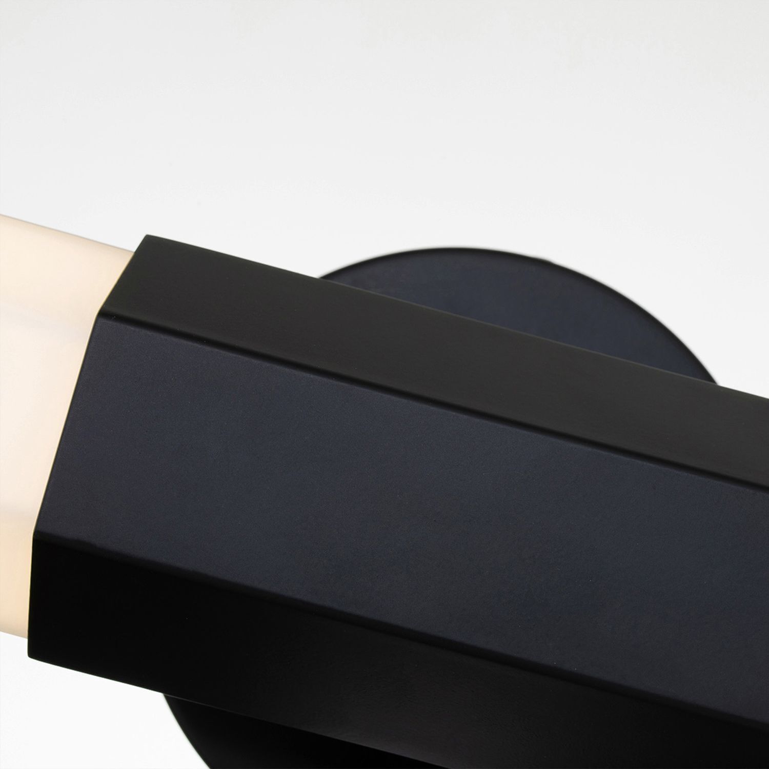 Applique LED salle de bain IP44 H : 65,9 cm allongée noir blanc Applique LED salle de bain IP44 H : 65,9 cm allongée noir blanc