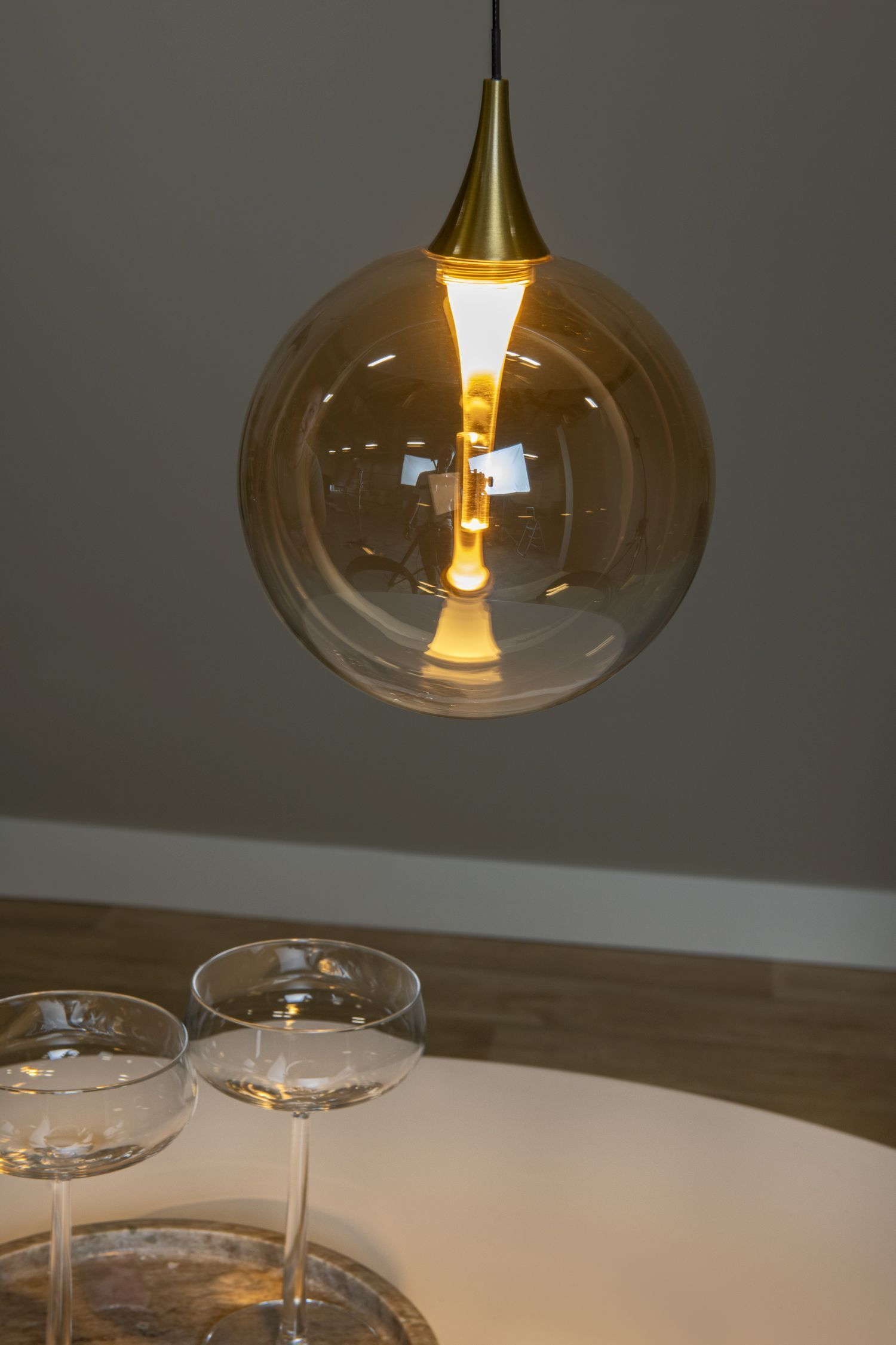 Globe-Pendelleuchte, hängendes Licht, Glasbirne, Gold Finish, durchsichtige Glühbirne