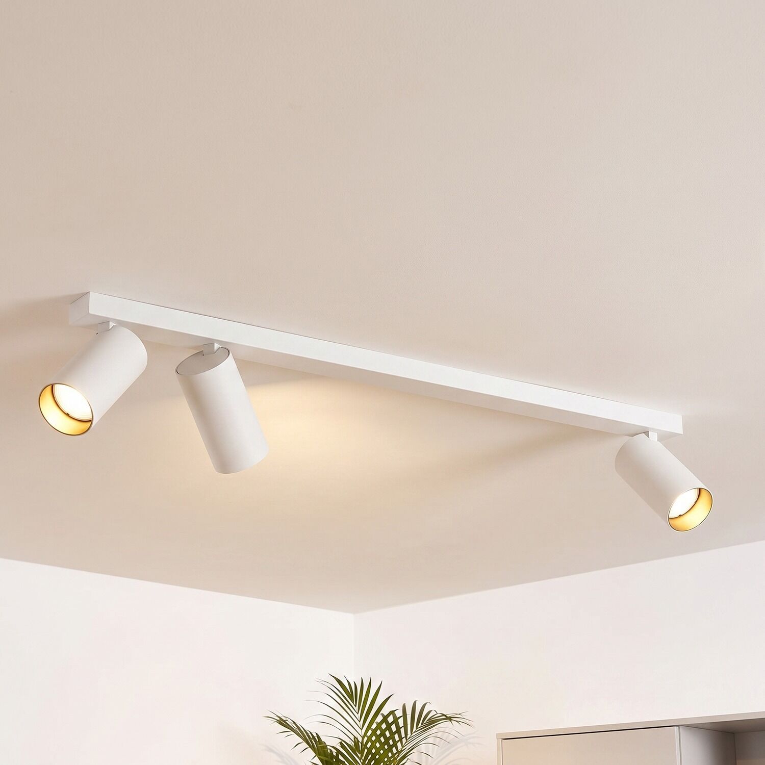 spots-wohnzimmerlampe-modern-flurlampe-deckenspots-colene-3x-gu10-bis-10-w-weiss-gold-modern-no7775-02 deckenleuchte, spotlights, indirektebeleuchtung, kugellampe, strahler